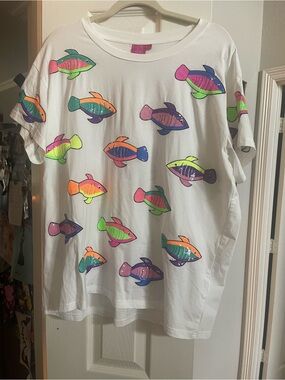 QUEEN OF SPARKLES White Tee with Multicolor Fish Appliqués